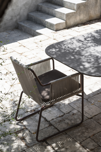 A04 Basel RODA Harp 759 Armchair Outdoor Moebel Piper Ausziehtisch