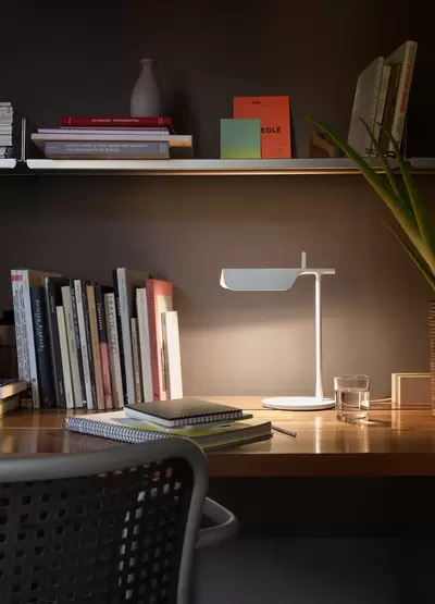 Tab table flos R 06 jpg